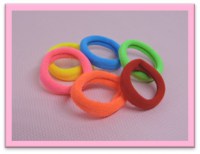 verschillende elastiekjes met rand